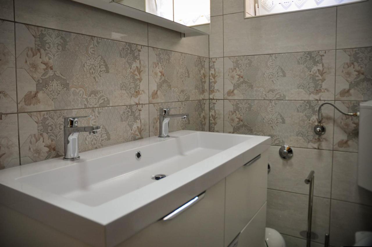 Apartmani Justic ニヴィーチェ エクステリア 写真